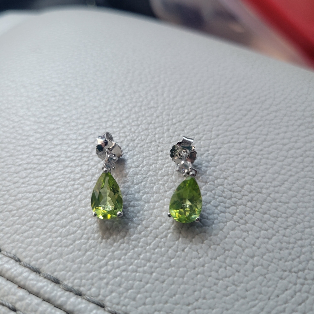 Chic Peridot Drop Earrings